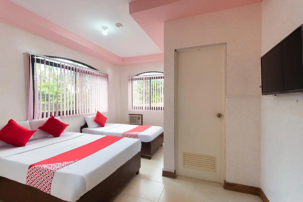 Standard Triple room