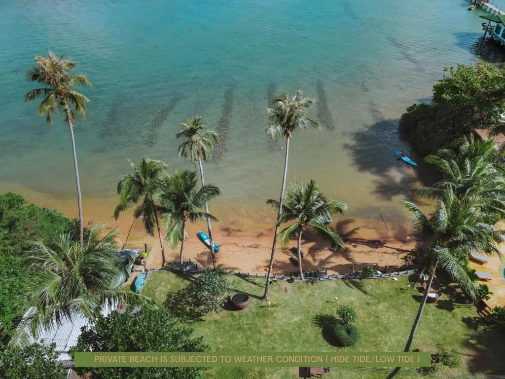 Deluxe Double room beachfront (full double bed)