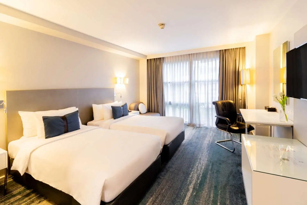 Best Western Sukhumvit 20 - Tap to explore photos