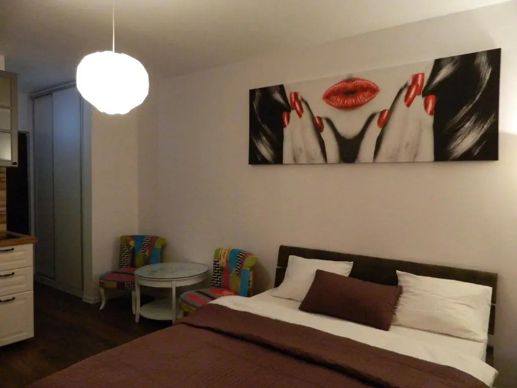 12 O'Clock Studio Bucharest - Chambres