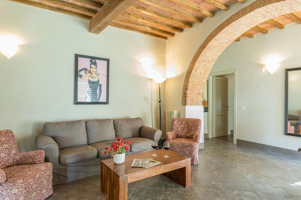 Charming villa with private garden and pool, located in panoramic position between Firenze, Volterra-VILLA LINCHIANO
