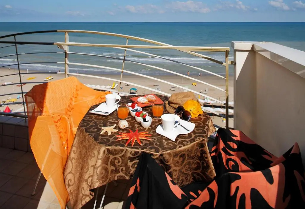 Standard Triple room with balcony and with sea view