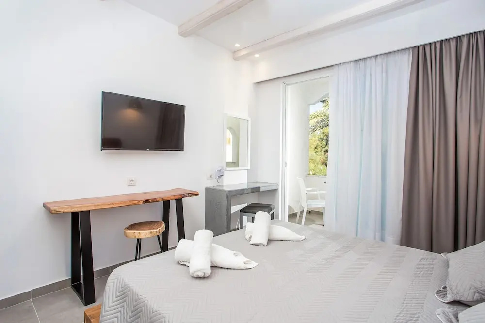 Standard Double room with balcony and with garden view (full double bed)