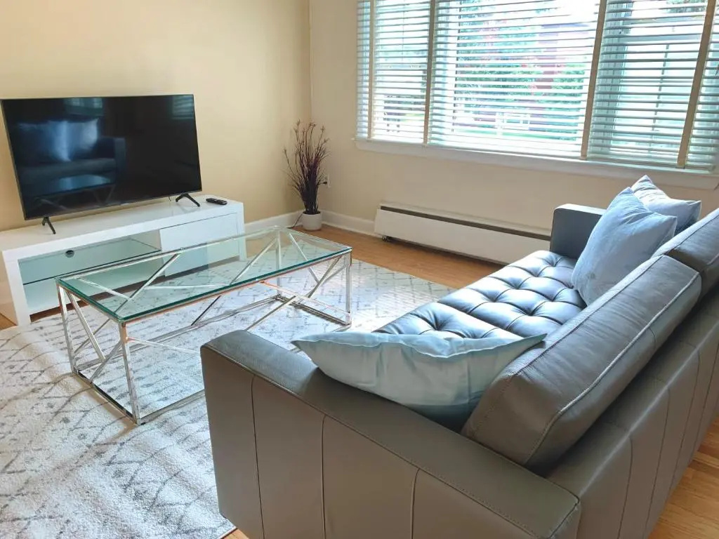 3 Bedrooms Apartment