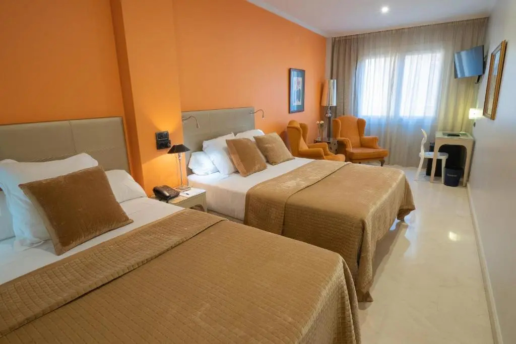 Standard Triple room