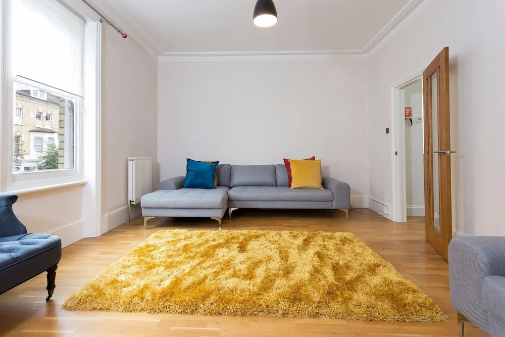 A Bright &Spacious 2 Bed Apt in West Kensington