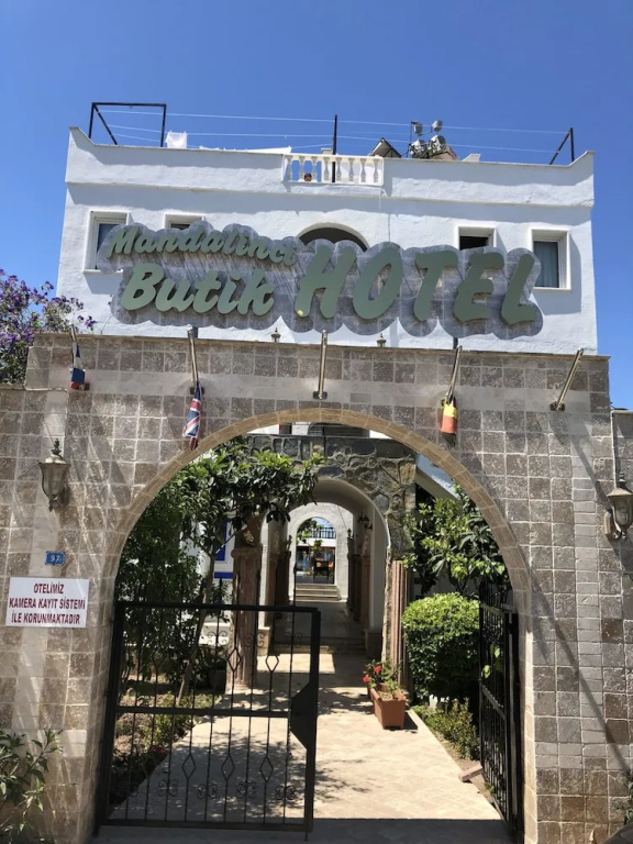 Ayvan Beach Hotel
