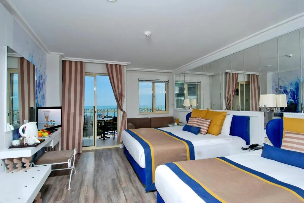 Standard Double room with partial sea view (full double bed)