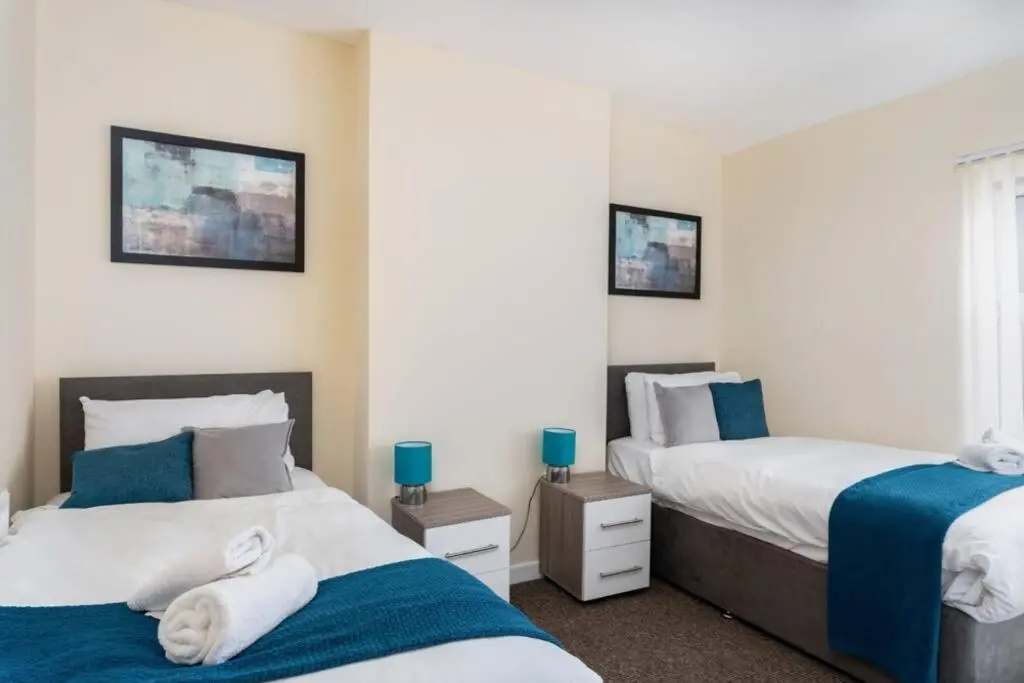 Cosy Stay Swansea - TV in every bedroom