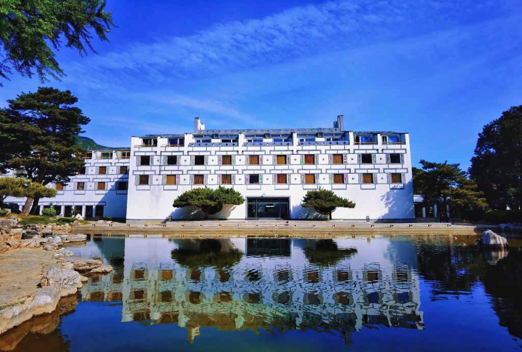 Fragrant Hill Hotel Beijing in Beijing