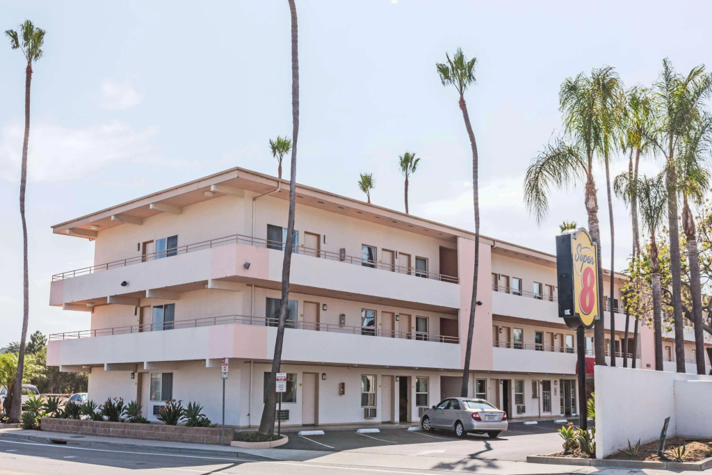 Super 8 By Wyndham Santa Barbara/Goleta