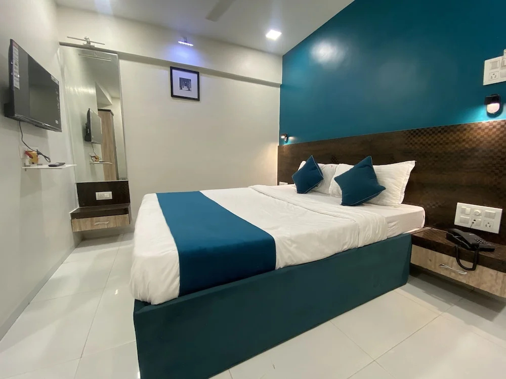 Deluxe Double room (full double bed)