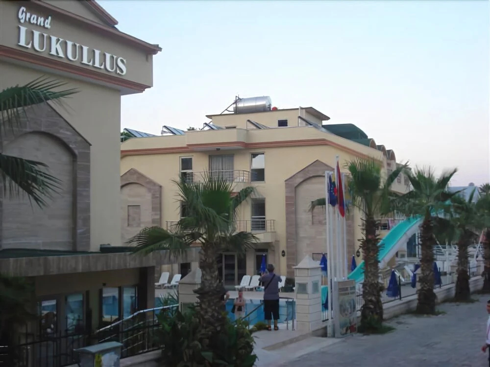 Elamir Grand Lukullus Hotel