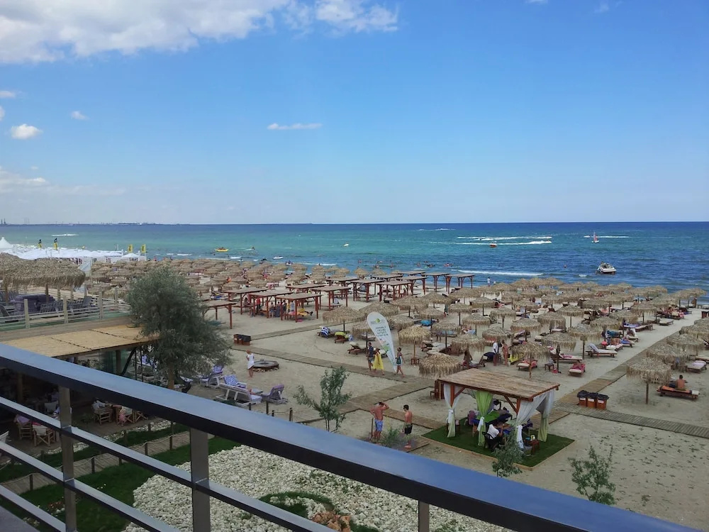 1 Bedroom Family Apartment beachfront