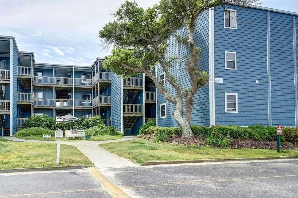 Oceanfront Topsail Beach Retreat - Steps to Shore!