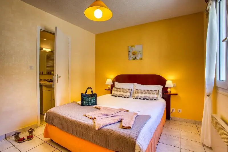 Classic Double room (full double bed)