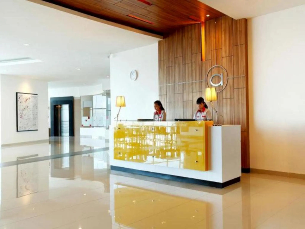 Lobby & Reception