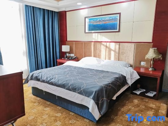 Deluxe Double Suite full double bed
