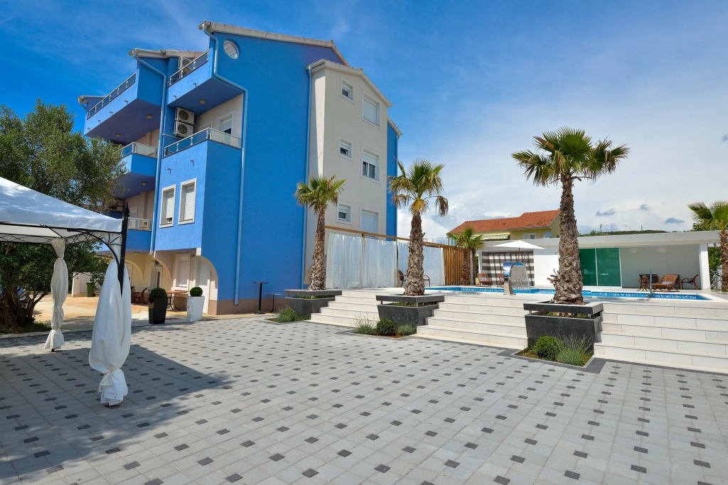 Beach & Waterfront