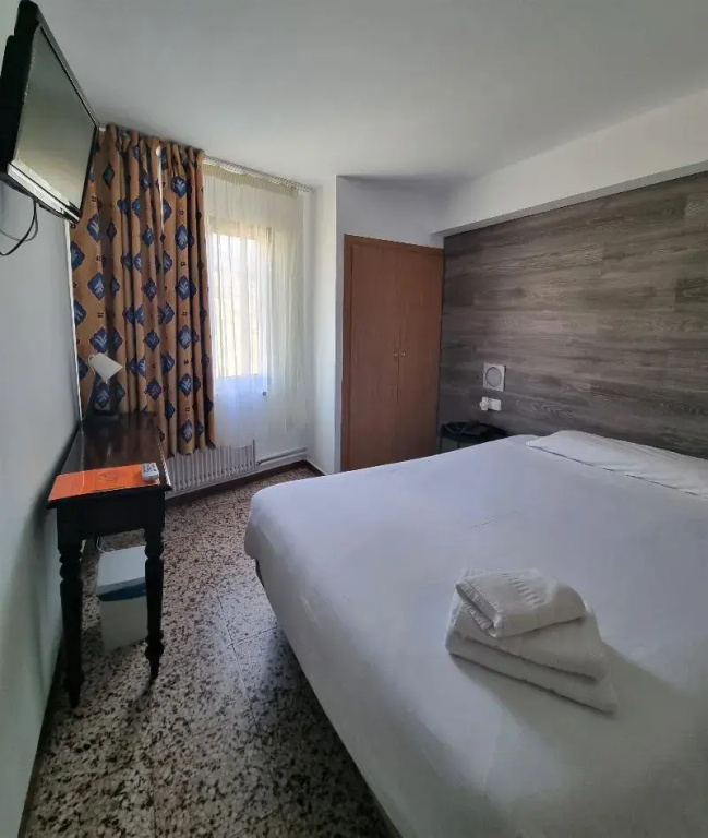 Standard Double room with balcony (full double bed)