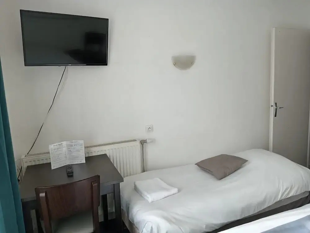 Hôtel Le Lyon Vert Commentry - Chambres