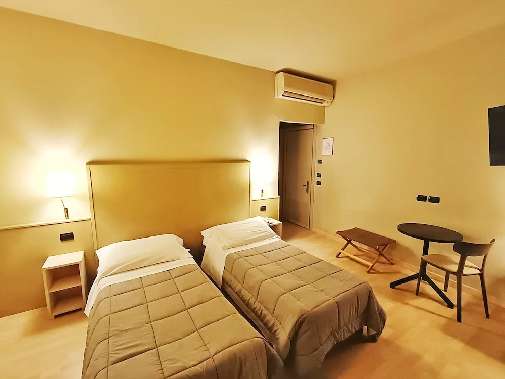 Standard Double room (twin beds)