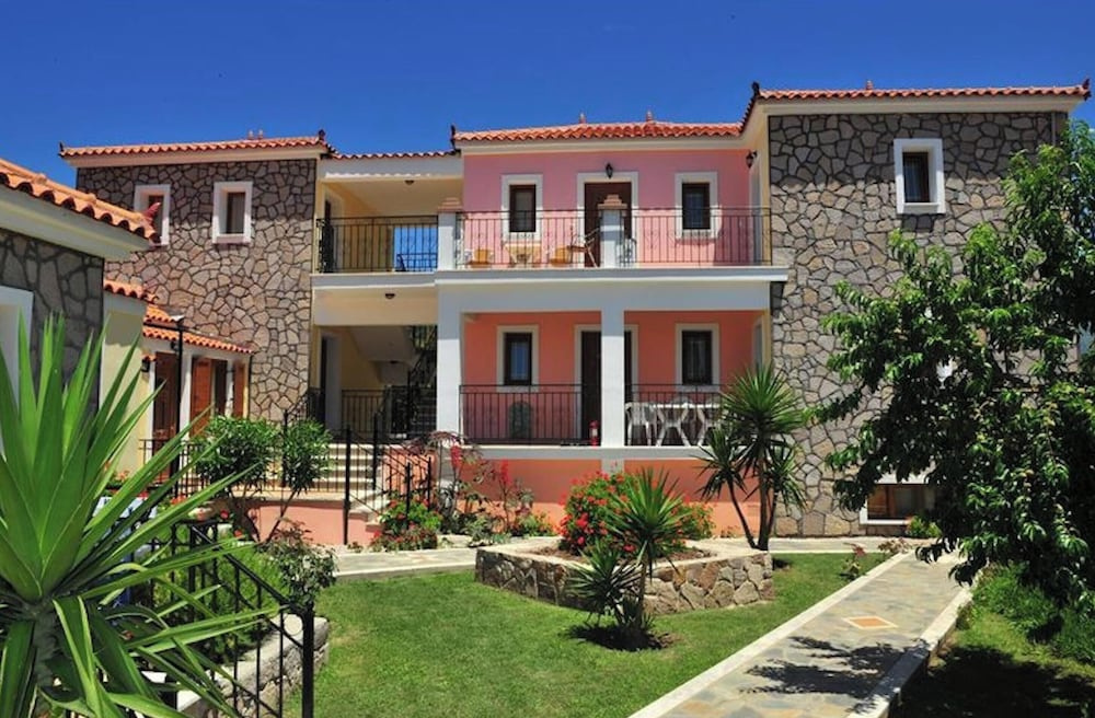 A Spacious and Bright Studio With Balcony No1234