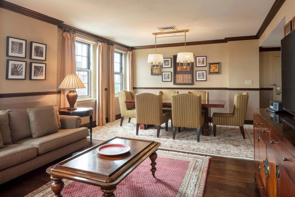 Presidential Double Club Suite (full double bed)