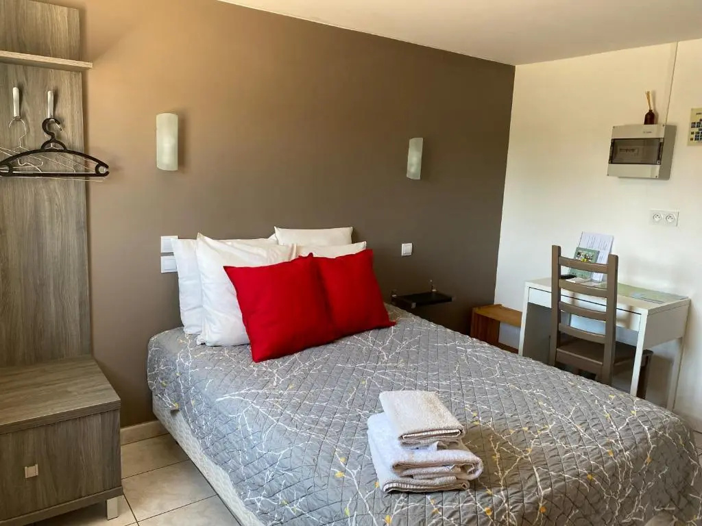 Classic Double room (full double bed)