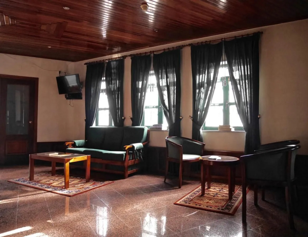 Lobby & Reception