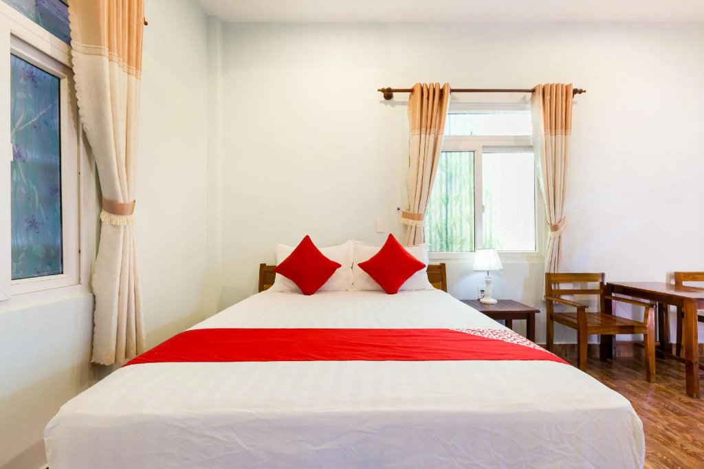 Deluxe Double room (full double bed)
