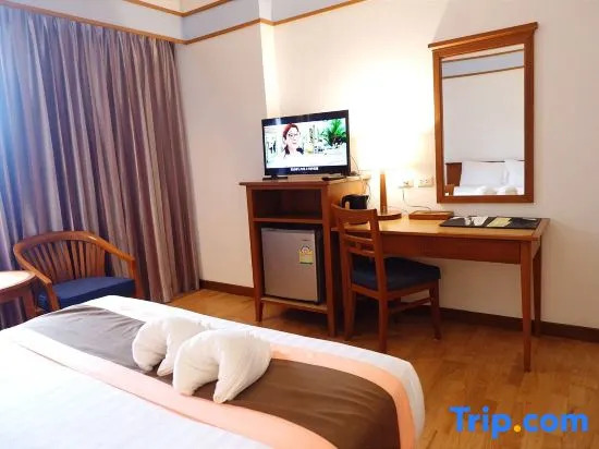 Трёхместный номер Deluxe в Diamond Plaza Hotel Suratthani