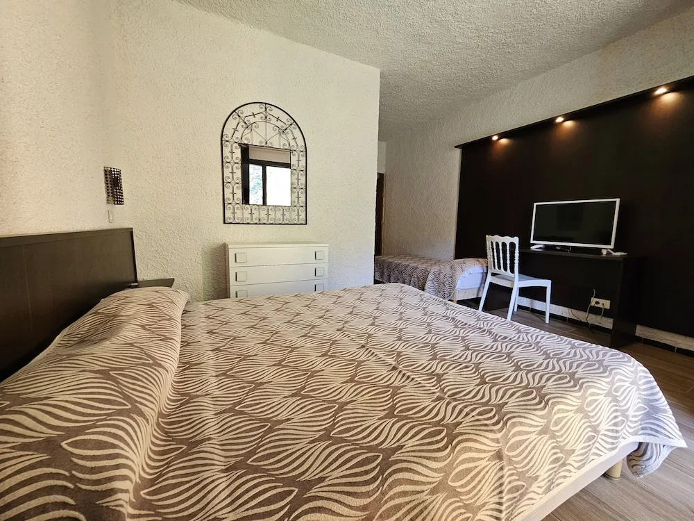 Standard Triple room with balcony and with sea view