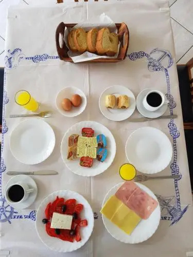 Food & Beverage