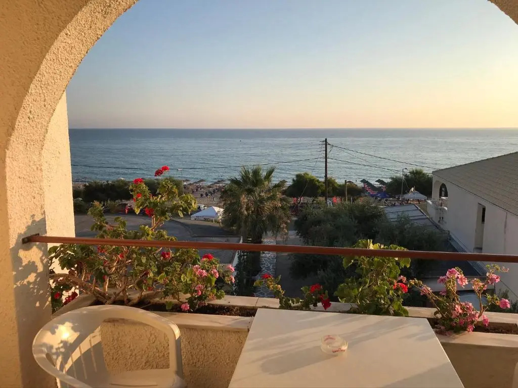 Standard Triple room with sea view