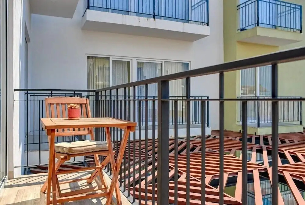 Cozy 1Br Apt - Pool - Gym - 2 Min to the Beach
