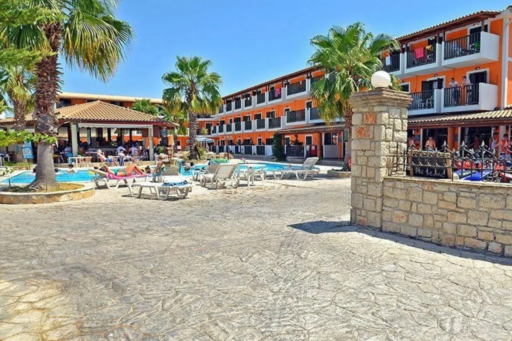 Dimis Studios And Apartments
