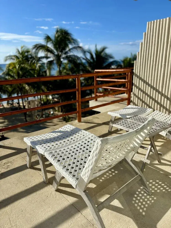 2 Bedrooms Family Apartment with sea view