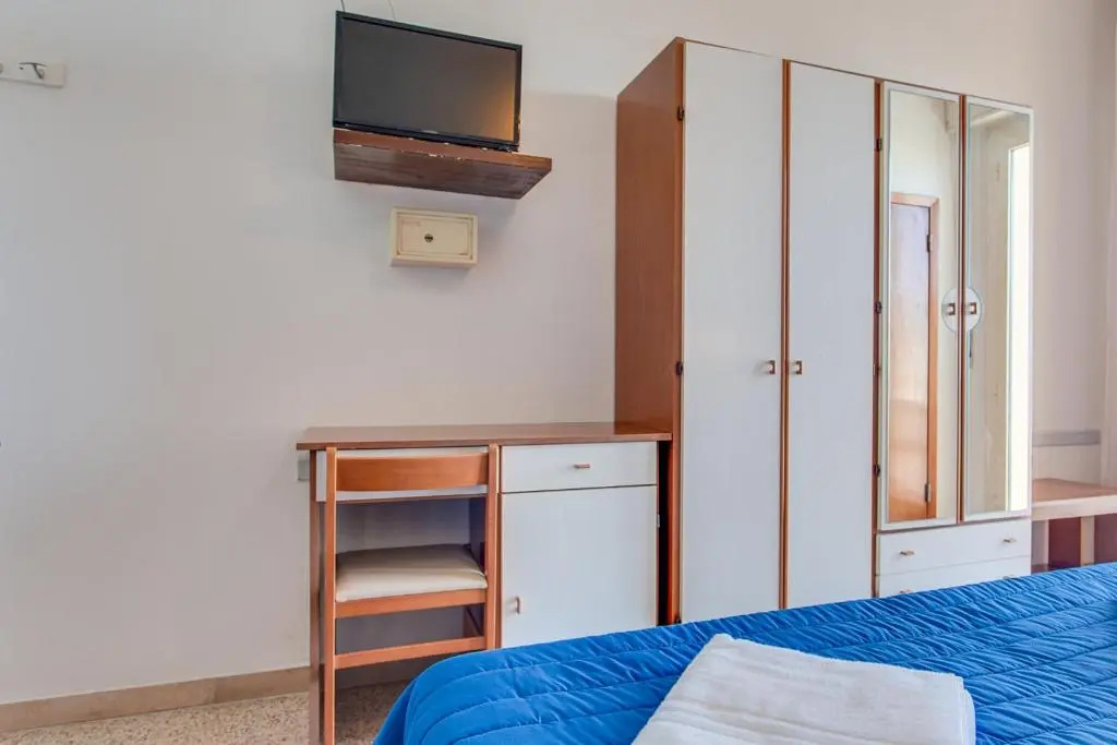 Standard Triple room with sea view