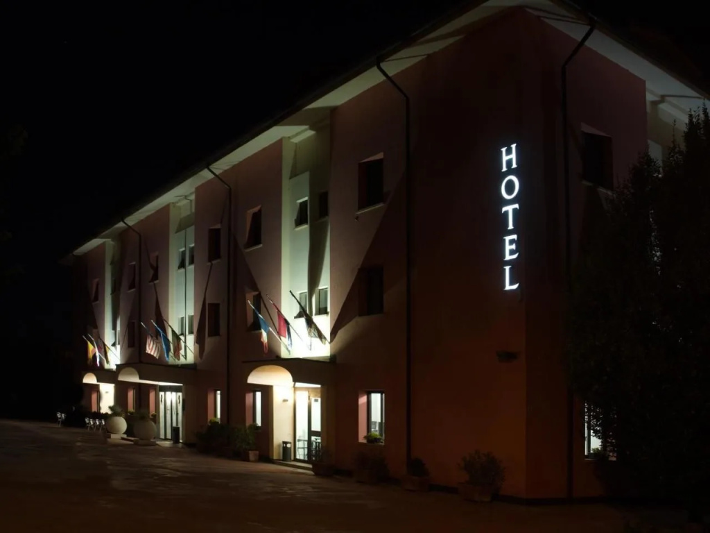 Hotel Versailles