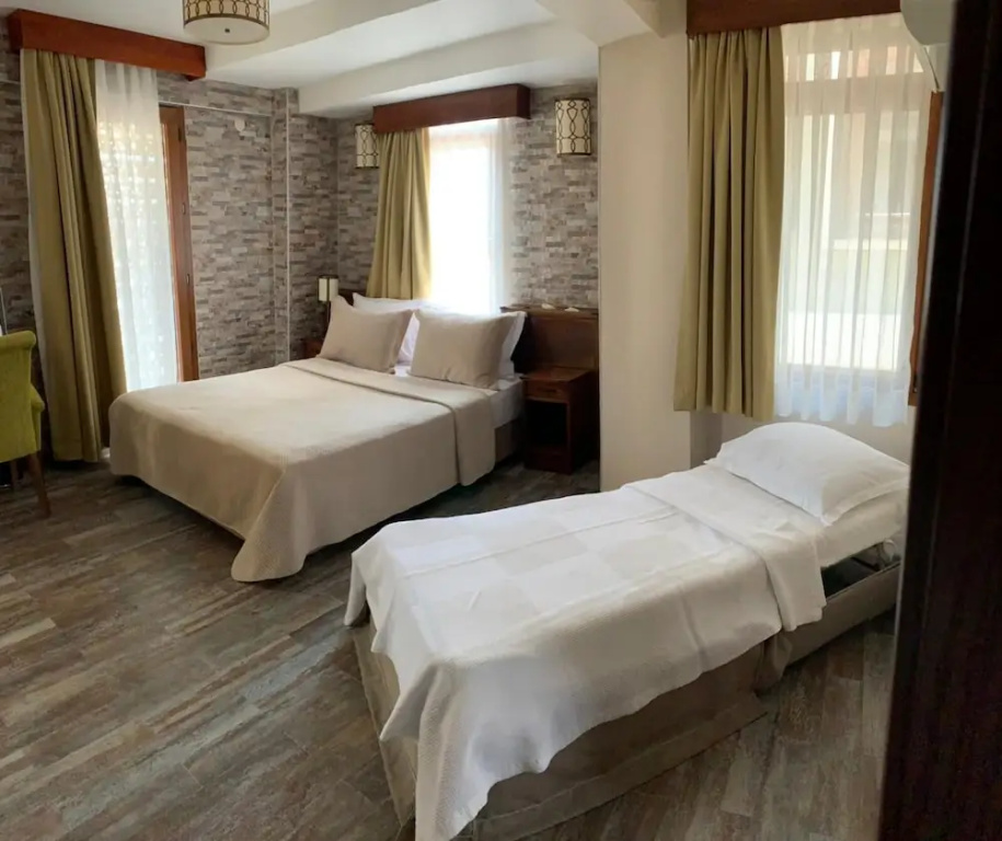 Mitos Hotel — 1