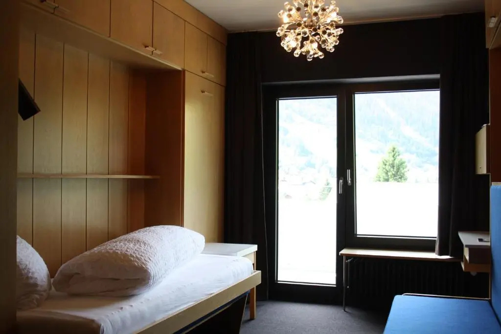 Economy room