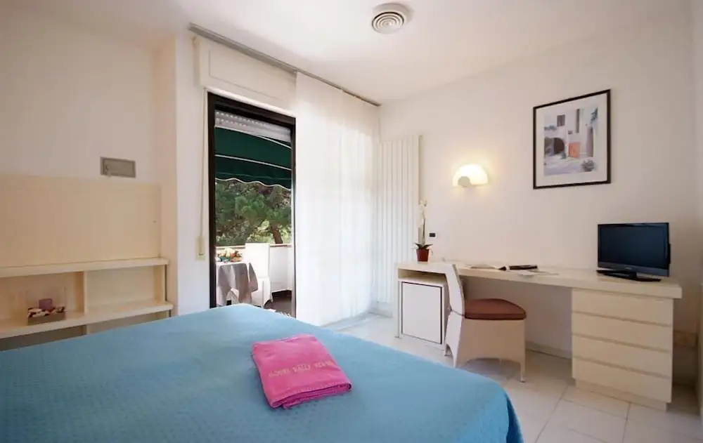 Comfort Double room with balcony and with sea view (full double bed)