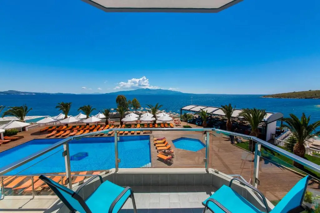 Standard Triple room with balcony and with sea view