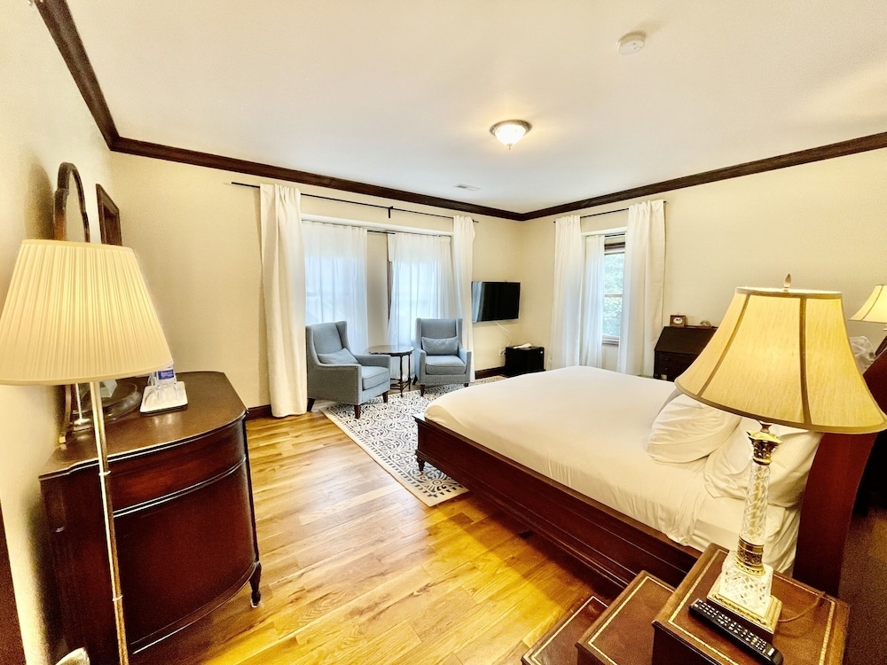 Dartmouth House Inn