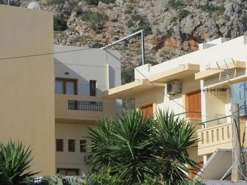 La Luna Apartments