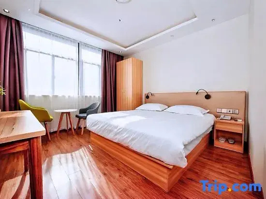 Standard Double room with city view (full double bed)