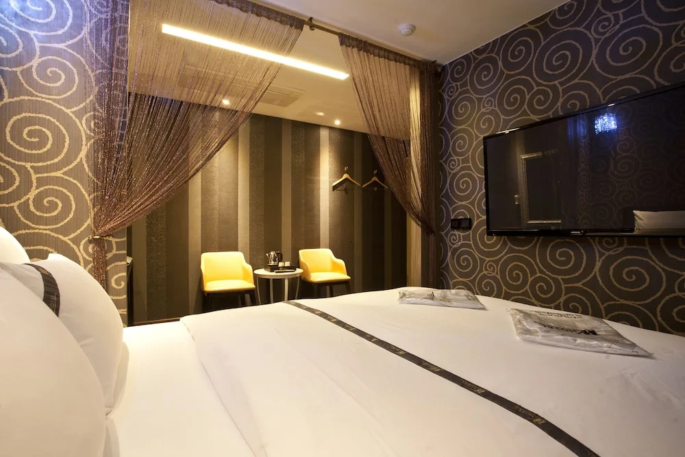 Superior Double room (full double bed)