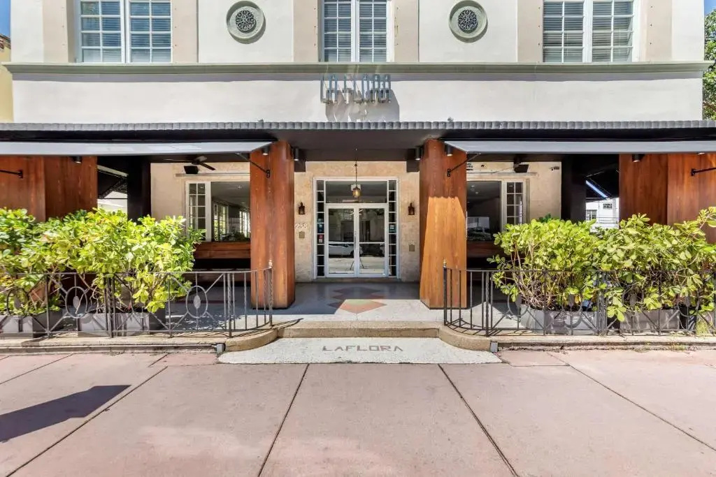 La Flora Hotel