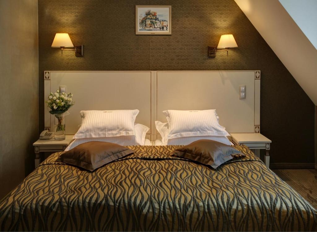 Standard Double room (full double bed)